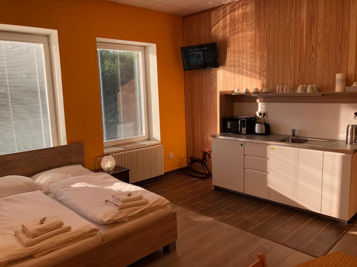 Dnm Inn Korycany Ngoại thất bức ảnh