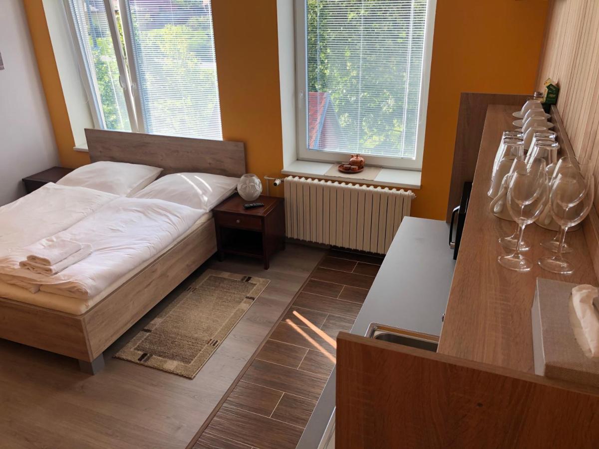Dnm Inn Korycany Ngoại thất bức ảnh