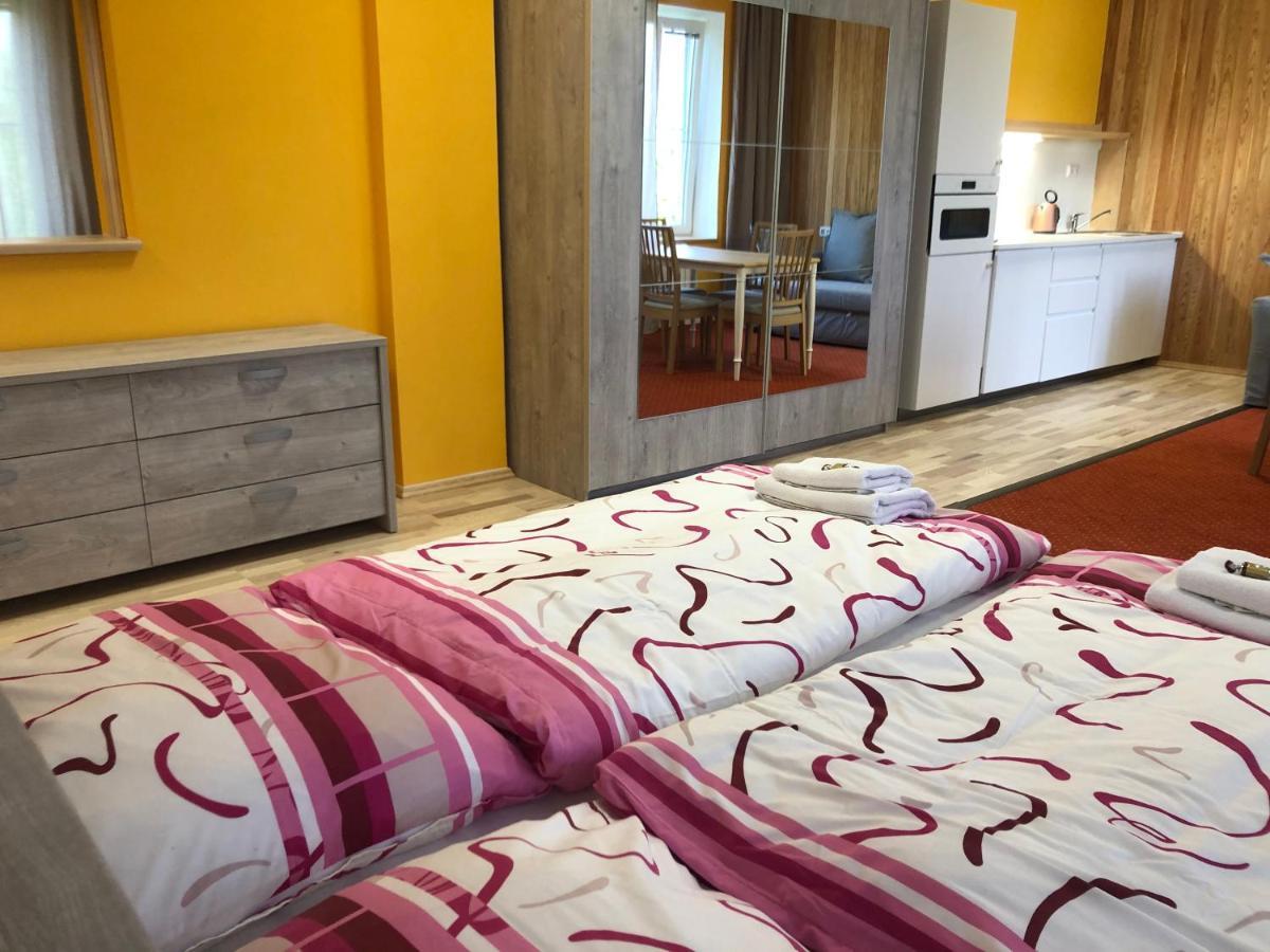 Dnm Inn Korycany Ngoại thất bức ảnh