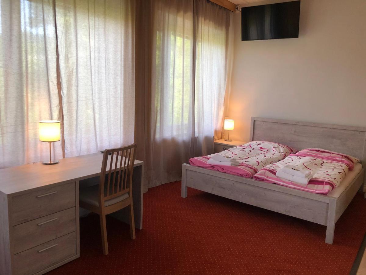 Dnm Inn Korycany Ngoại thất bức ảnh