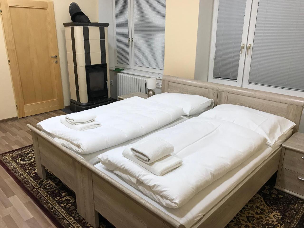Dnm Inn Korycany Ngoại thất bức ảnh